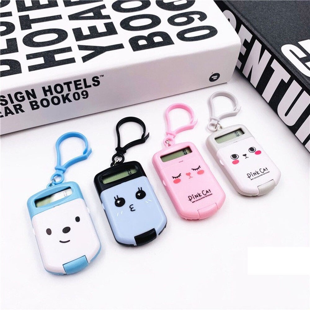 Kawaii Mini Calculator Pocket Size 8 Cijfers Display Cartoon Leuke Creatieve Sleutelhanger Rekenmachine Briefpapier Berekenen Tool