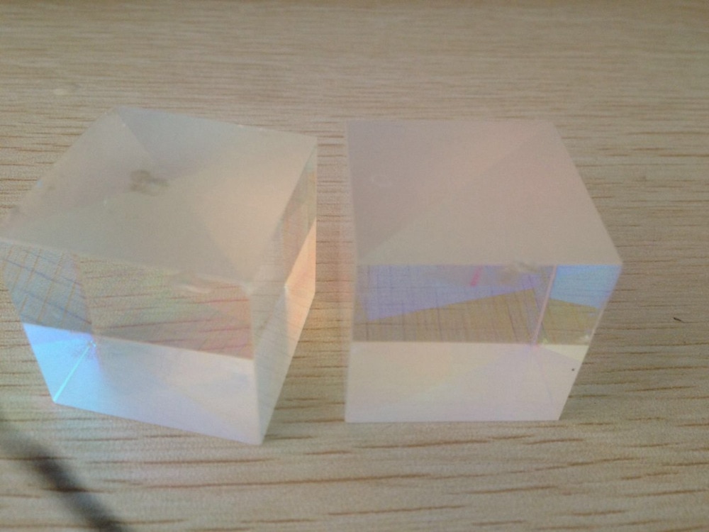 2PCS 2.2x2.2x2.2cm Optical Glass Educational Prism Defective Cross Dichroic X-Cube Glass Prisms RGB Combiner Decoration Glass