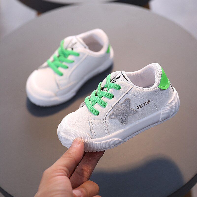 Zapatillas de deporte para niños y niñas, zapatos antideslizantes de fondo suave, cómodos, planos e informales, color blanco: Green / 23