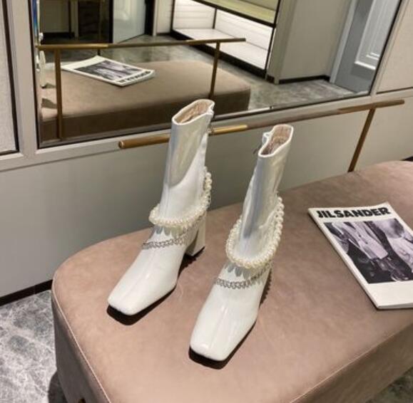 eins Luxus Frauen Weiß klobig hoch Fersen Perle Stiefeletten Winter Suqare Kappe Westlichen Patent Leder Stiefel ziehen Königin schuhe