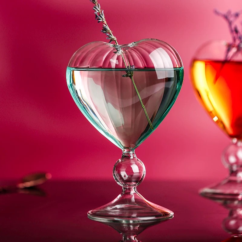 Hjerteformet kop sugerør glas bar blandingsglas juice drikke cocktail høje briller