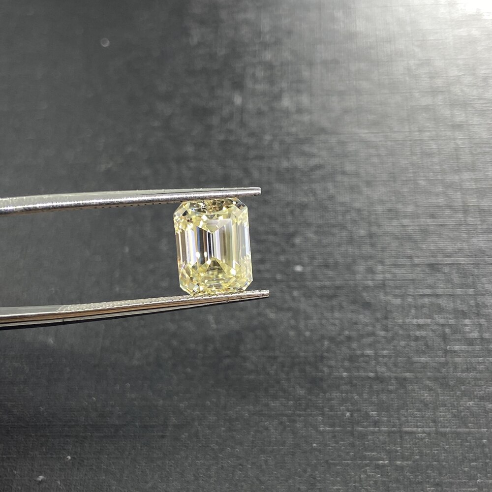 China Meixidian 4*6 MM 0.5 Carat VVS Emerald Cut Gemstone With GRA Certificate Yellow Moissanite Diamonds