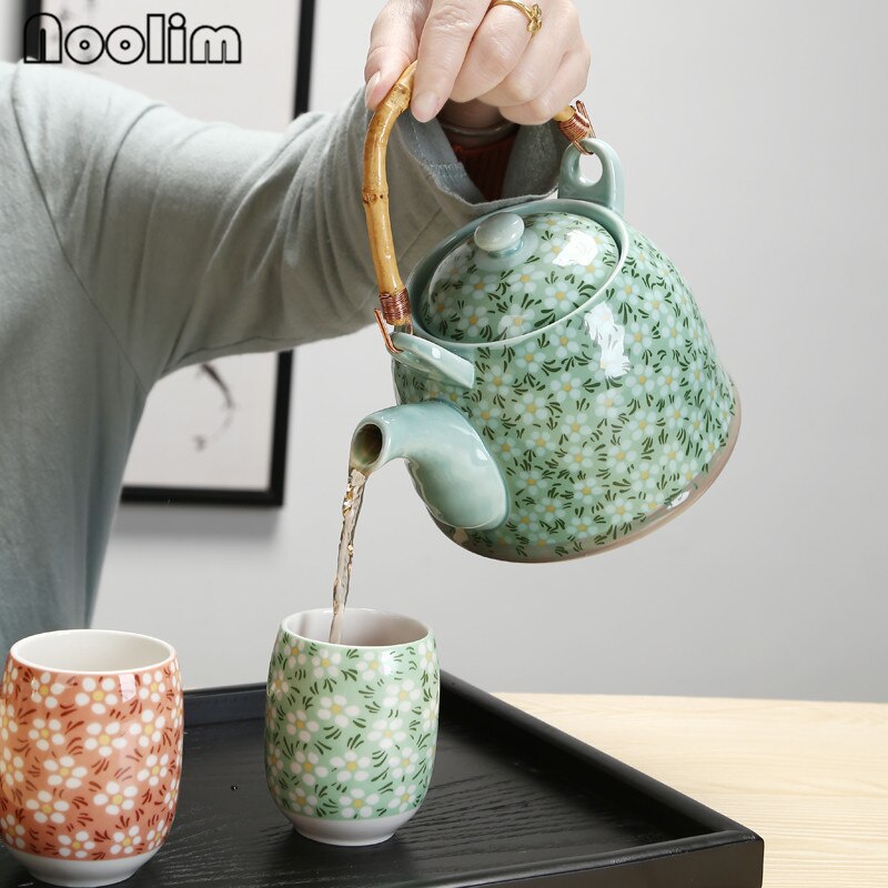 Théière en céramique chinoise traditionnelle peinte à la main, porcelaine bleue et blanche, théière haute température, bouilloire Kung Fu, ornements