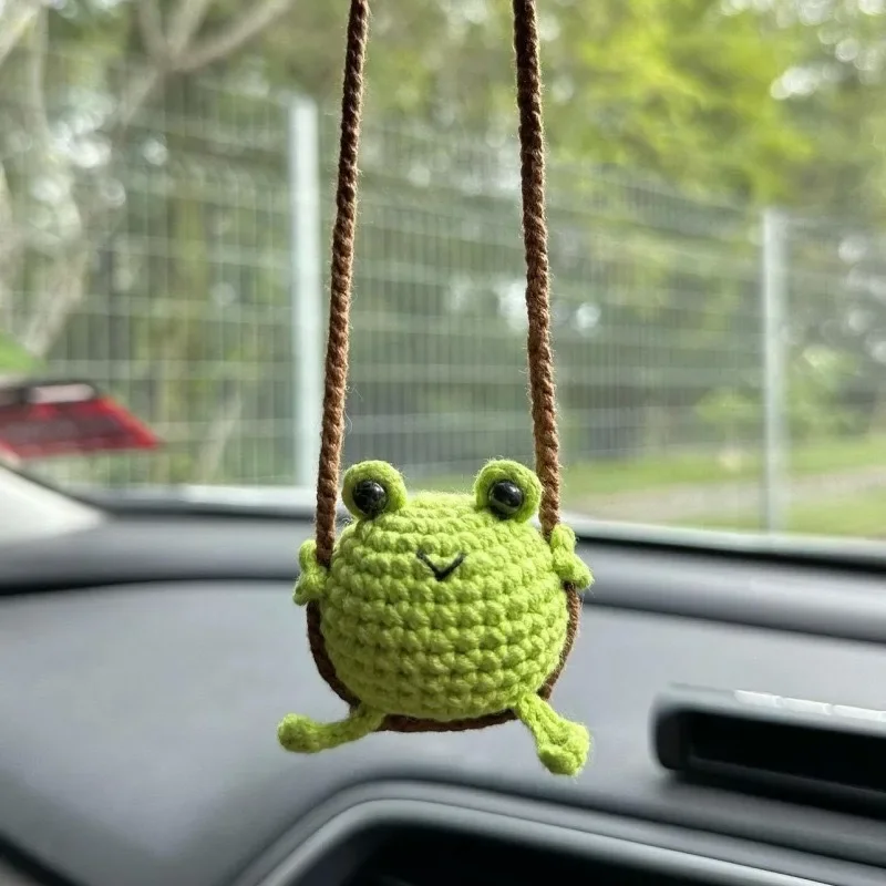 Leuke auto-accessoires creatieve handgemaakte gehaakte kikker auto achteruitkijkspiegel hanger grappige pop ornamenten kerstcadeaus