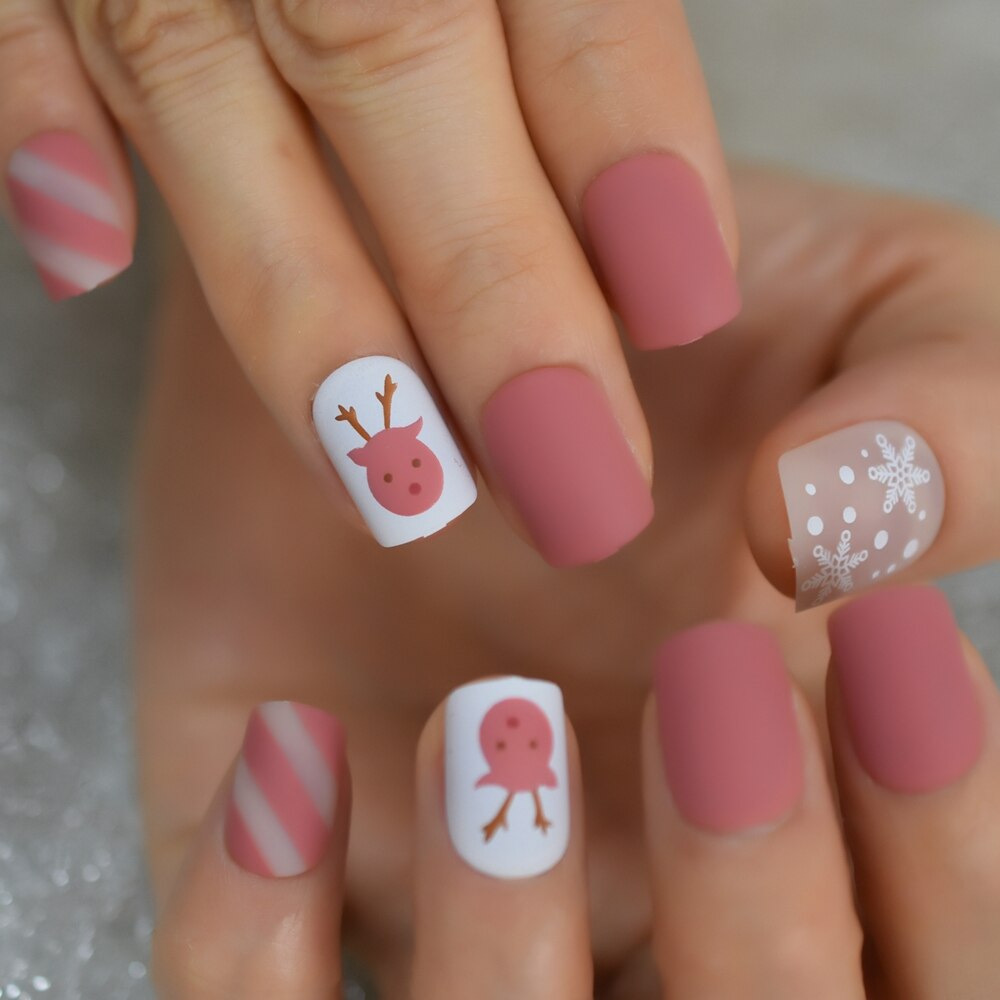 Glædelig jul dekorativ presse på negle firkantet lyserød faux ongles mat snefnug hjorte jul element manikyr kunst tips kort