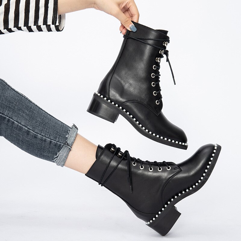 Martin Boots Female Handsome Autumn and Winter Flat-bottomed Thick-soled Locomotive British Style Pearl Short Boots Women