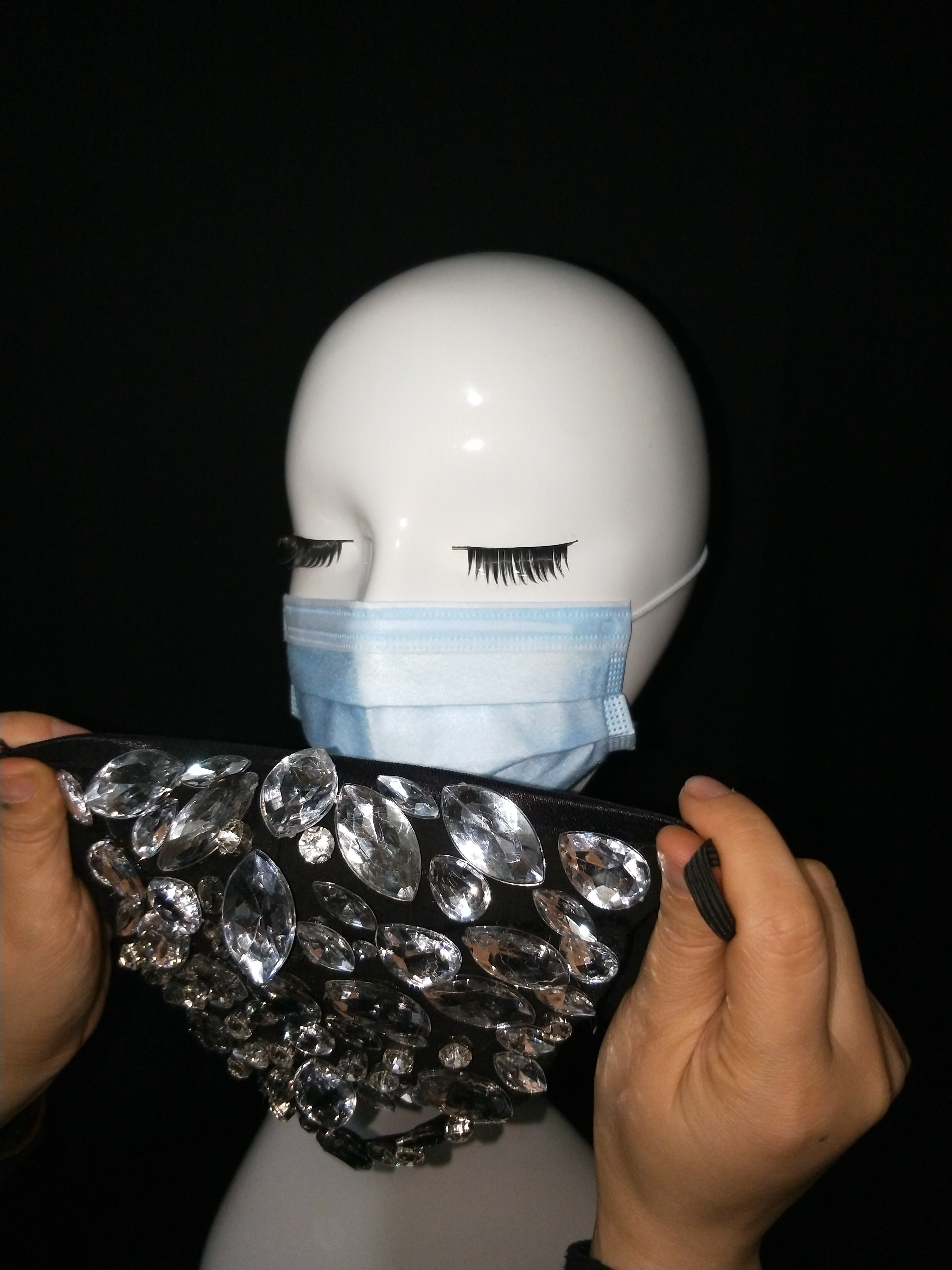 Goud zilver rode stenen maskers performance show dragen kostuum strass steentjes maskers