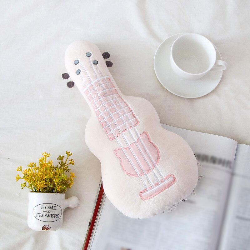 Simulation créative guitare en peluche jouets décoration de la maison bébé apaiser poupée doux oreiller coussin d'anniversaire