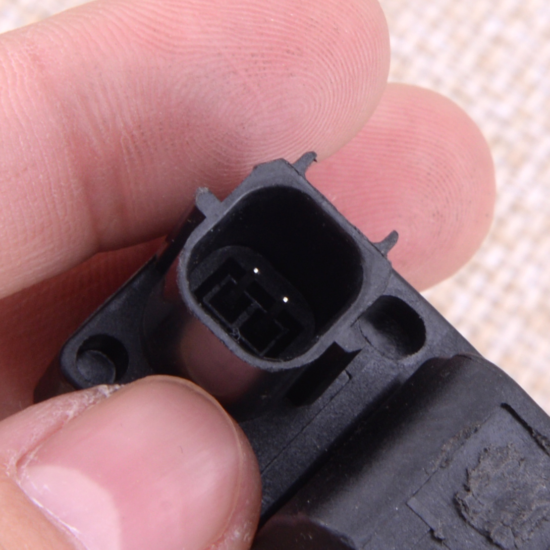 Voorbumper Impact Sensor 590-225 Fit Voor Chevrolet Cheyenne Tahoe Silverado Tahoe Suburban Gmc Sierra Yukon Cadillac 13502744