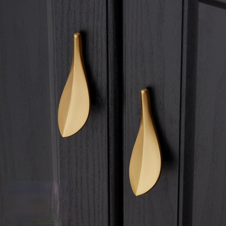 Tiradores de estilo nórdico con forma de hoja de oro y latón macizo, Pomo de puerta de armario de 32mm, tiradores de cajón de escritorio y muebles, con personalidad creativa