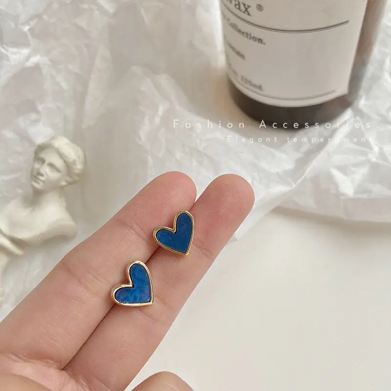 LATS Sweet Burgundy Enamel Heart Earrings for Women Girl Gold Color Metal Love Heart Hanging Dangle Earrings Vintage Jewelry: 661195