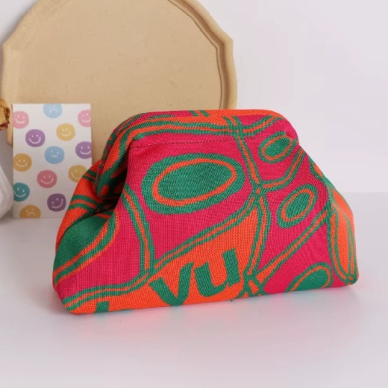 Trendy Knitted Clip Bag Versatile Large Capacity Suitable for Storage Bags High-end Pattern Clutch Bag Love Knitted Hand