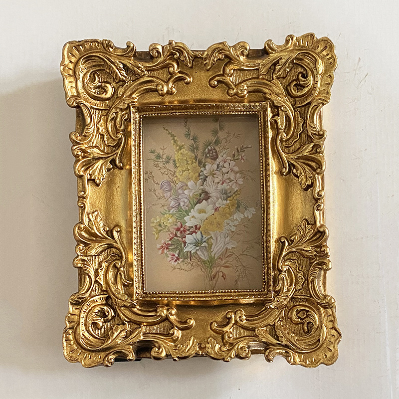 Vintage Rectangle Photo Frame Wall Hanging Golden Embossed Resin Picture Frame Holder Table Decoration Home Decor, Paper Random: Red