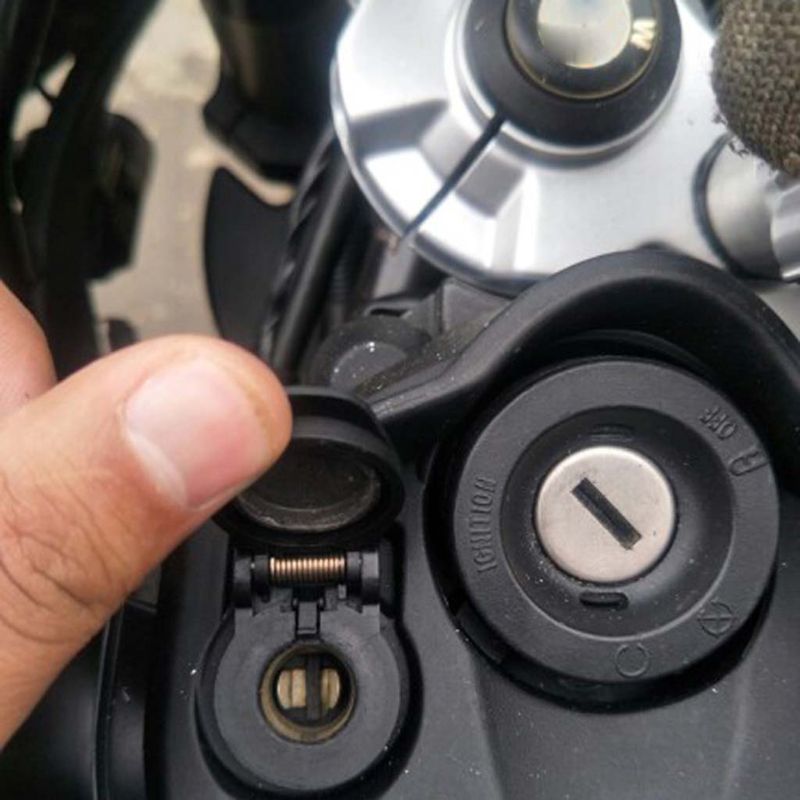 Doppio caricatore impermeabile USB adattatore di alimentazione voltmetro a LED presa DIN per moto BMW Triumph Hella