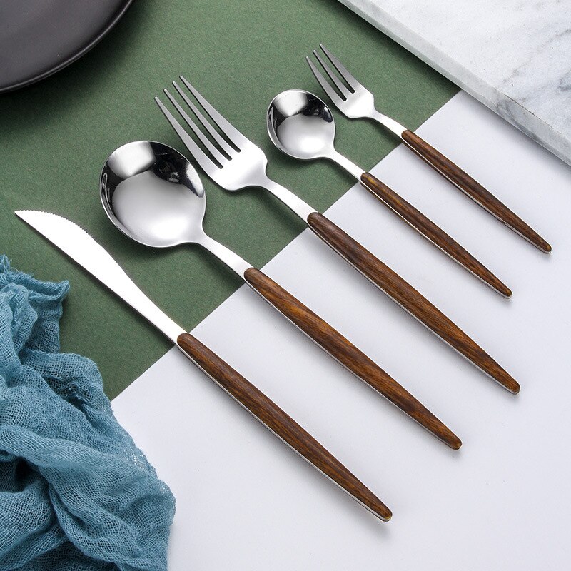 Visuell touch lyxigt silver bestick trähandtag guld silver middag bestick set dessert sked gaffel kniv uppsättningar för hemmet kommersiella: Silver set  of 5