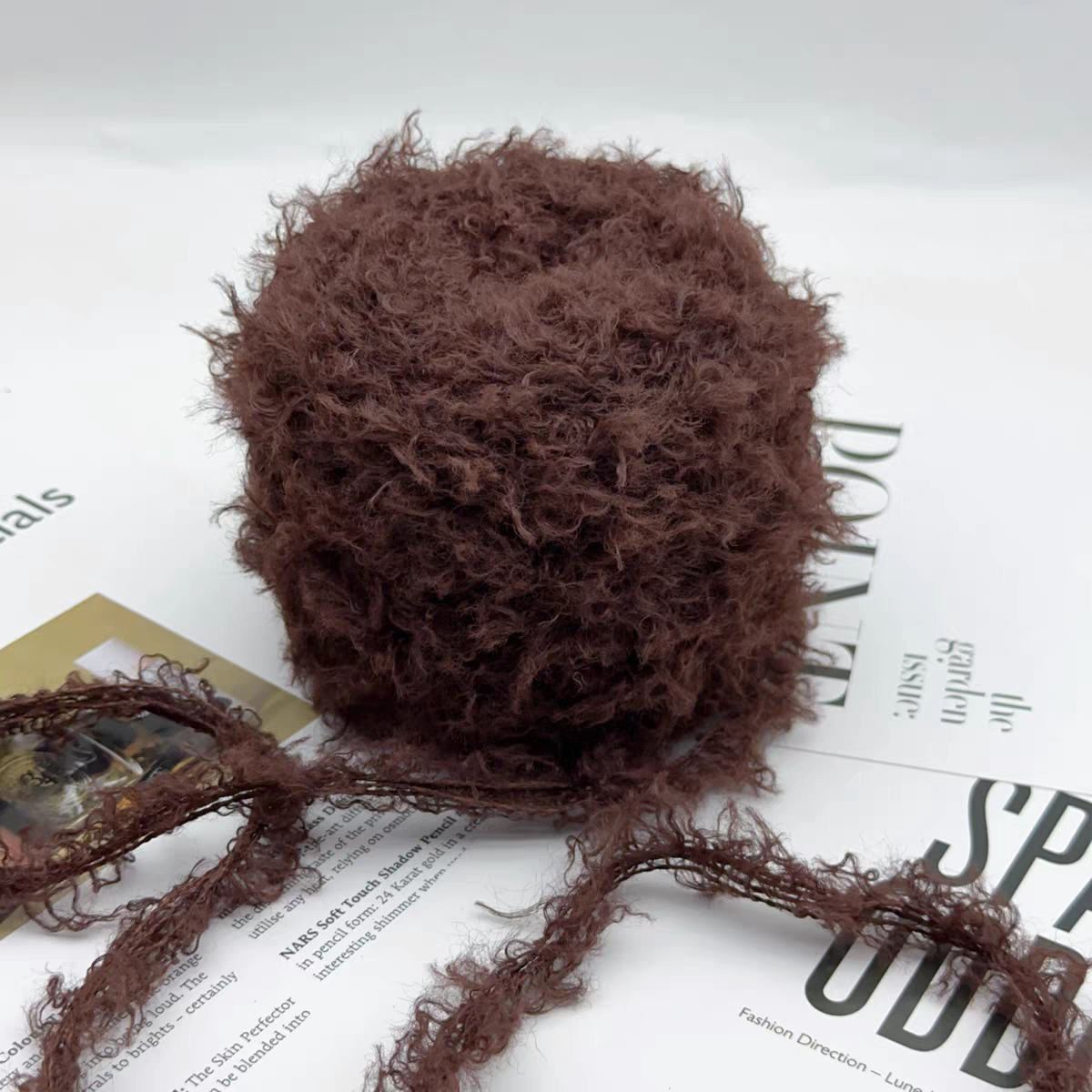 Langhåret teddybjørnfløyelsrull med , 50g tråder, håndlaget heklet teddybjørn, søt dukke, nøkkelringmateriale, tråd: måke