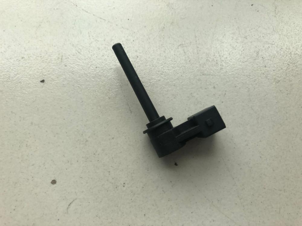 Coolant reservoir tank with water lever sensor For Chinese SAIC ROEWE 550 750 MG6 1.8T Auto car motor parts 10002366 / 10003818: water lever sensor