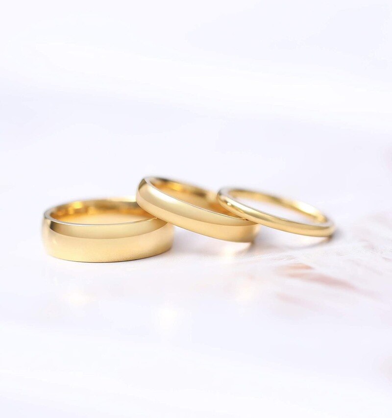 Anillo de titanio de 2mm, 4mm y 6mm para hombre y mujer, cúpula chapada en oro de 14K, banda de boda de alto pulido, Unisex, ajuste cómodo, tamaño 3-13,5