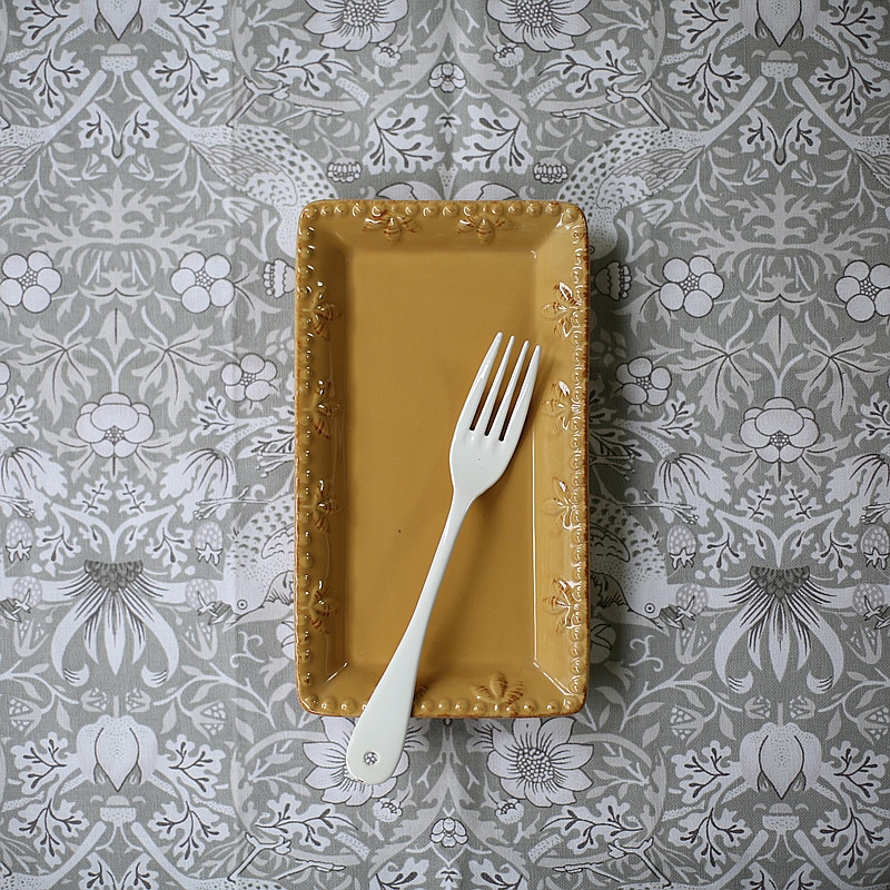 Quail 8 Inch Retro Ceramic Butter Dish Box Container,Candy/cake Box/tray with Lid,Deep Yellow