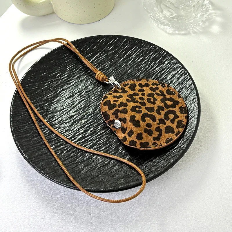 Bilandi joyería de temperamento moderno bolso con estampado de leopardo colgante collar para mujer accesorios: Rojo-marrón