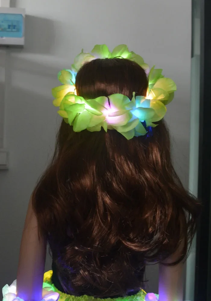 1 Uds. Collar de Lei de flores iluminadas hawaianas para mujer y niña, guirnalda de Hula, disfraz hawaiano de boda, Tropical Luau Glow