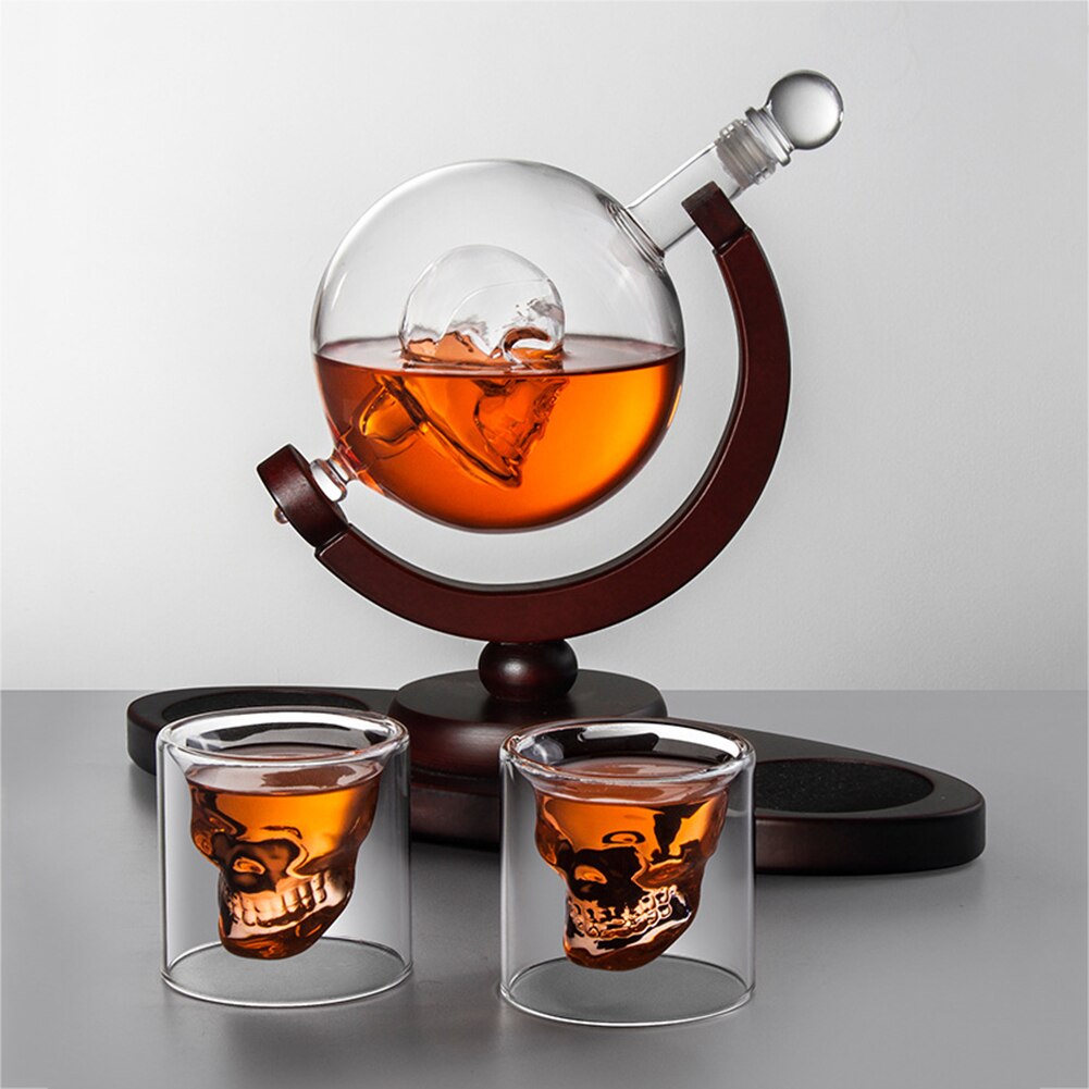 Whisky karaffel sæt kraniet vodka globe karaffel med 2 glas dispenser med træ