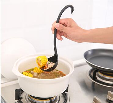 1 stk køkken tilbehør svane suppe ske lang skaft grød monster ske med bakke køkken madlavningsværktøj gå kend: Sort
