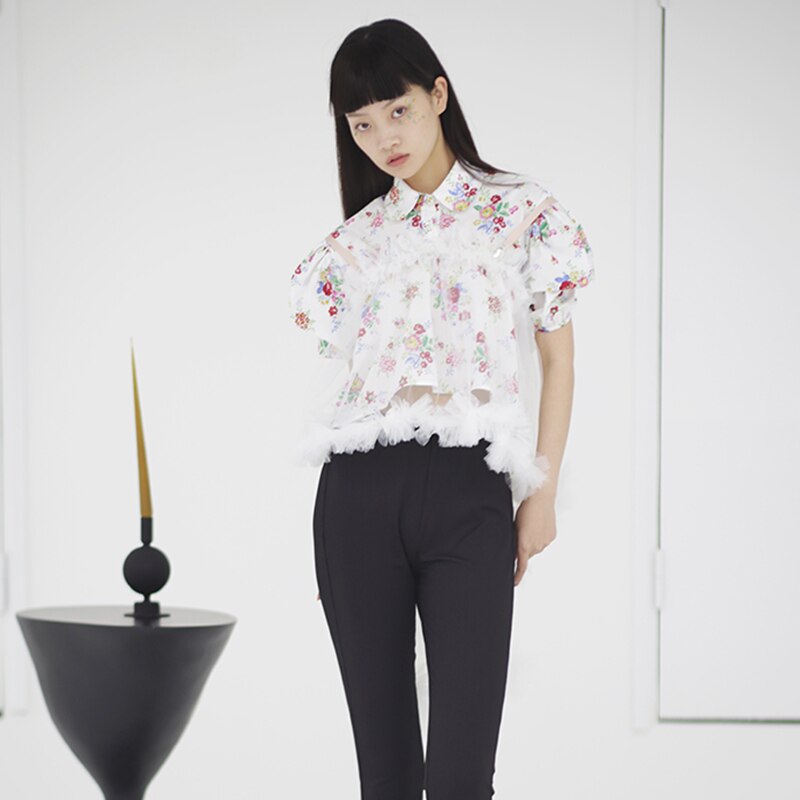 TWOTWINSTYLE-camisa de malla almazuela para mujer, cuello de solapa, Puff, estampado corto, Patchwork, volantes, dobladillo Irregular, tendencia femenina