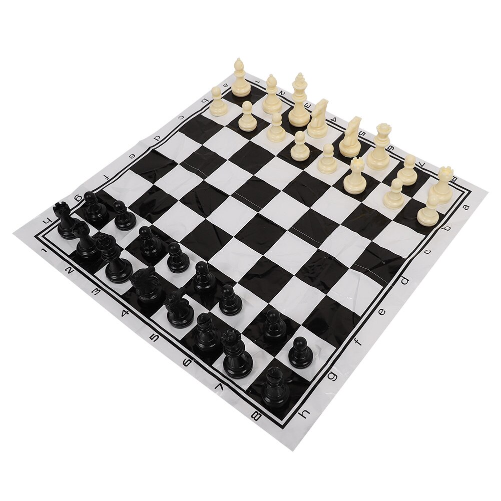 Portable Plastic International Chess Game Set Medieval Chess Black And Whites Educational Game For Age 6 And Ups