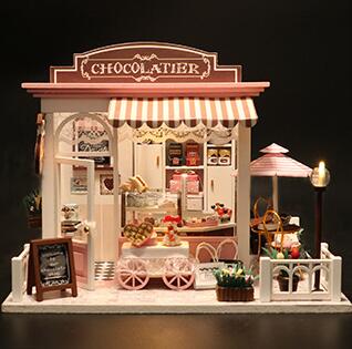 Sød arkitektur diy træhus miniature chokolade butik træbygning med møbler miniature landskab: Intet støvdæksel
