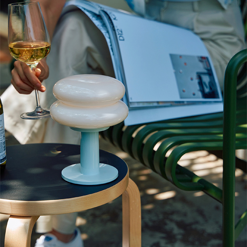 Lâmpada LED recarregável altamente recomendada, escurecimento de 3 níveis. Usável em quarto, sala de estar. Fácil de operar, seguro, confiável. ​