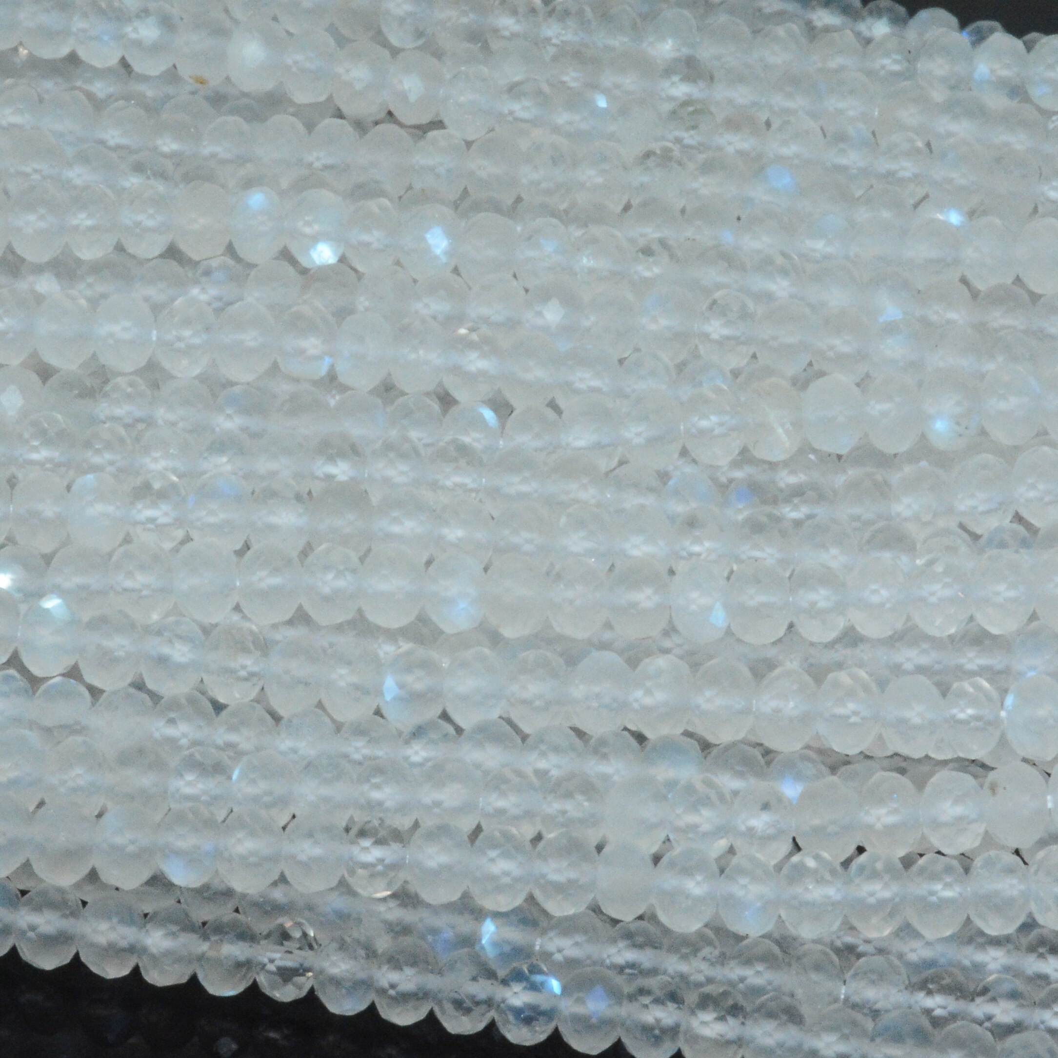 Natürlicher regenbogenmondstein aus indien, facettierte rondelle-perlen (4.5mm,  stück , nicht jede perle schimmert).