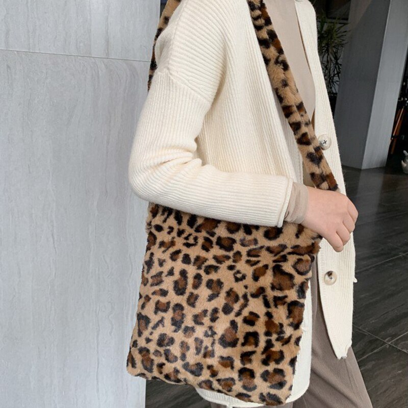 Winter Shoulder Bag Female Leopard Female Bag Chain Large Plush Winter Handbag Messenger Bag Soft Warm Fur Bag: Color 4