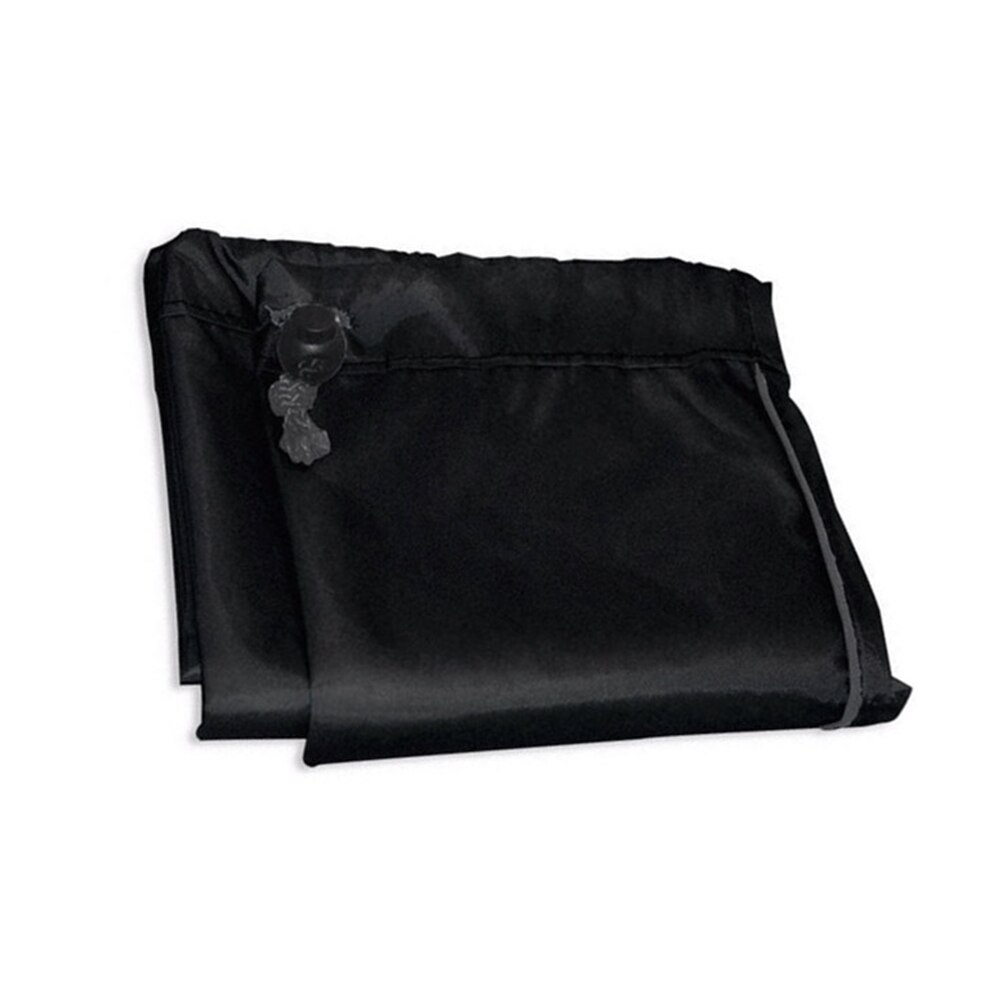 Schwarze, staubdichte und wasserabweisende außeninstallationsabdeckung mit kordelzug, faltbar, für deckenprojektoren geeignet.