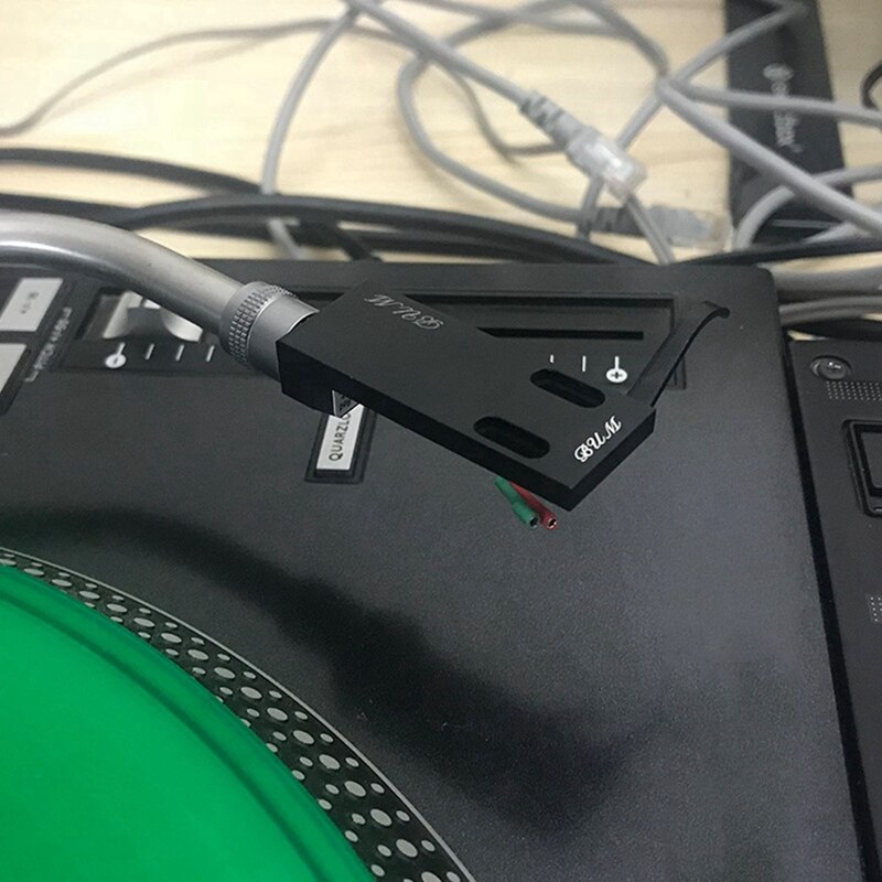 1x- lp-schallplattenspieler mit messvorrichtung für tonarm (vta/azimut-lineal/balance) und 1 schwarzem tonabnehmerkopf