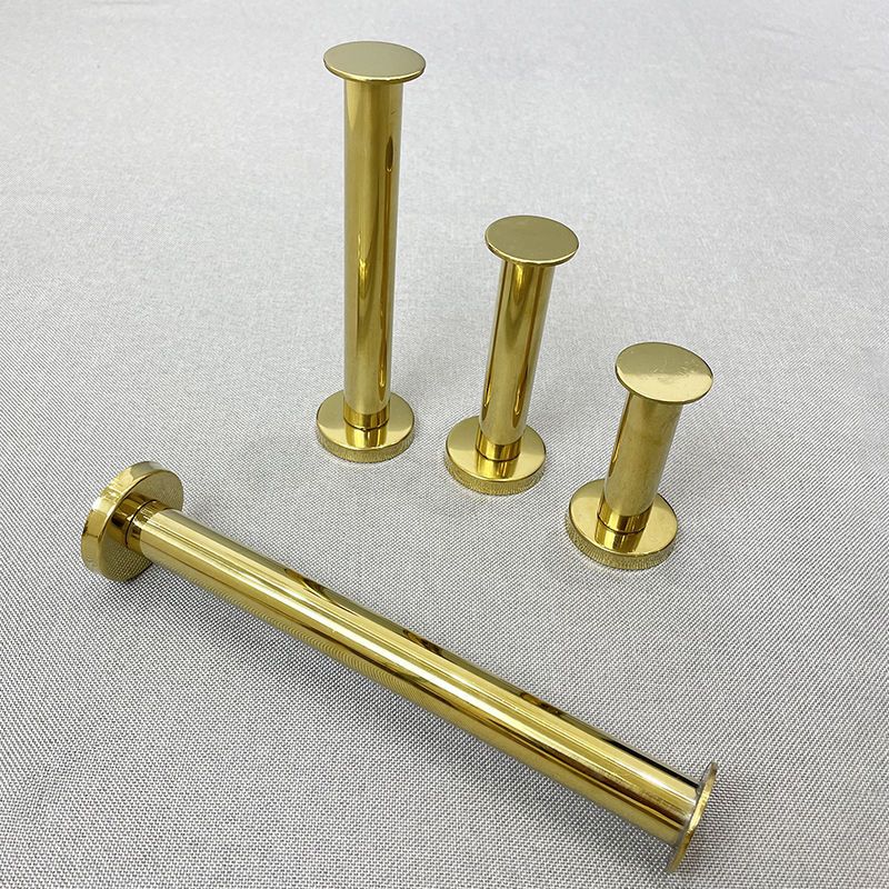 Gouden metalen haken plank muur hangende hangers winkels tonen meubilair decor kleding jas jurk pak ondergoed display rek