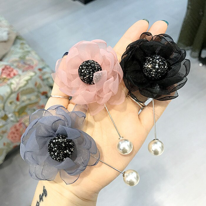 High-grade Fabric Yarn Flower Crystal Rhinestone Brooch Pins Suit Lapel Pin Long Needle Pearl Brooch Buckle Women Accessories