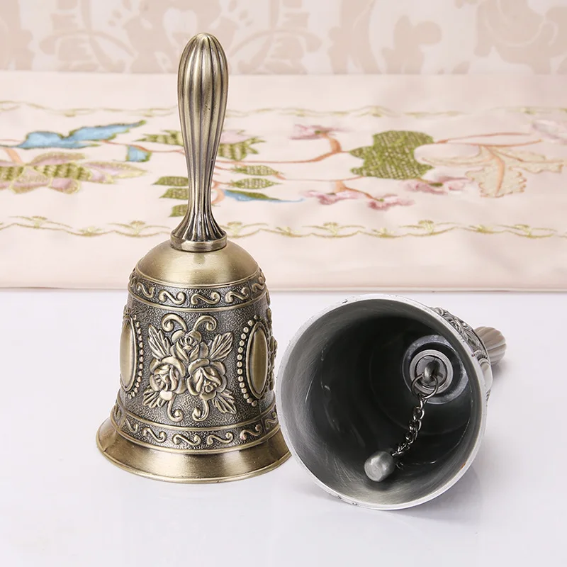 1pc retro tom de metal estilo europeu mão sino artesanato decoração alarme sino artesanato sino de natal vento artesanato de natal
