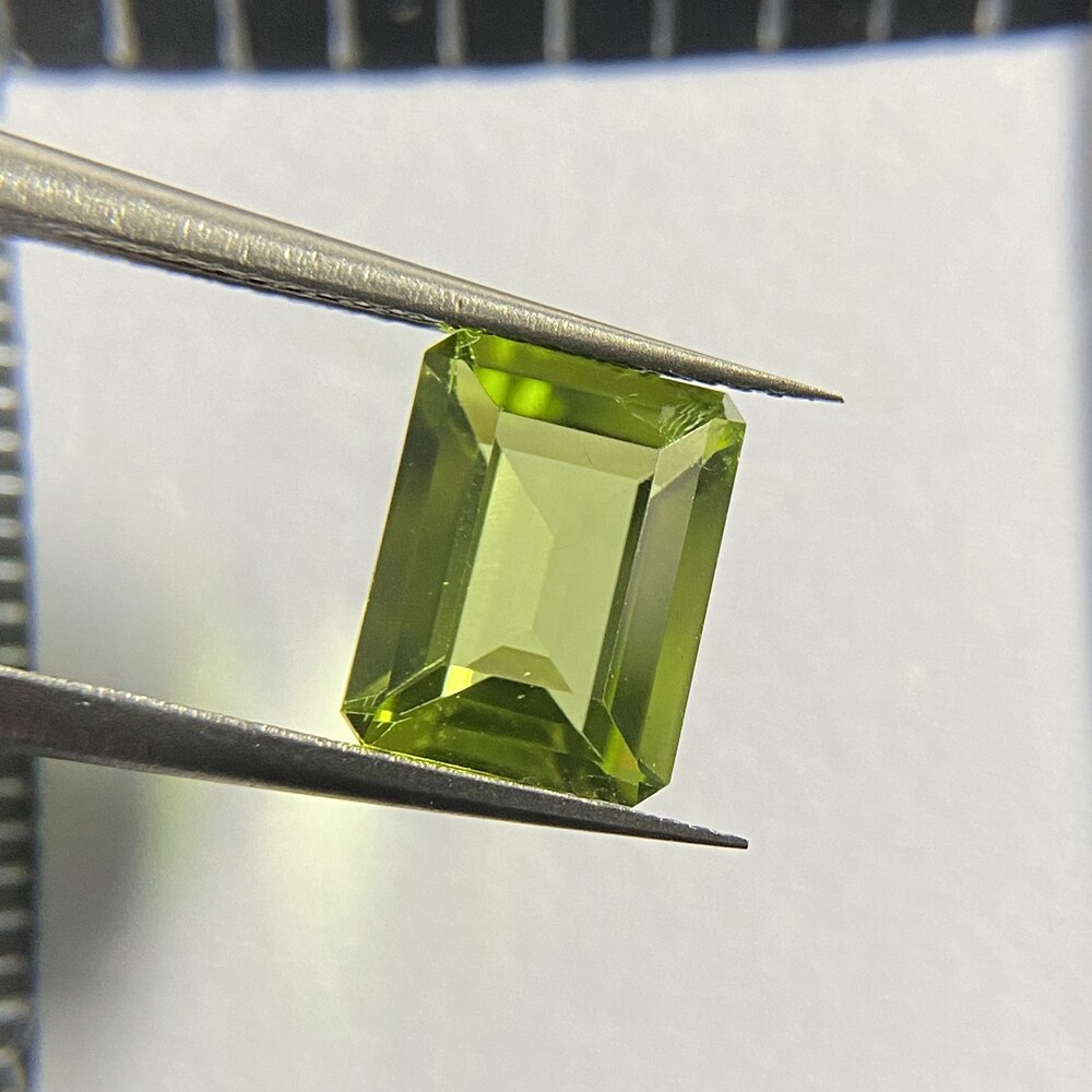 Meisidian A Octagon Cut 7X9mm 2 Carat Natural Peridot Stone