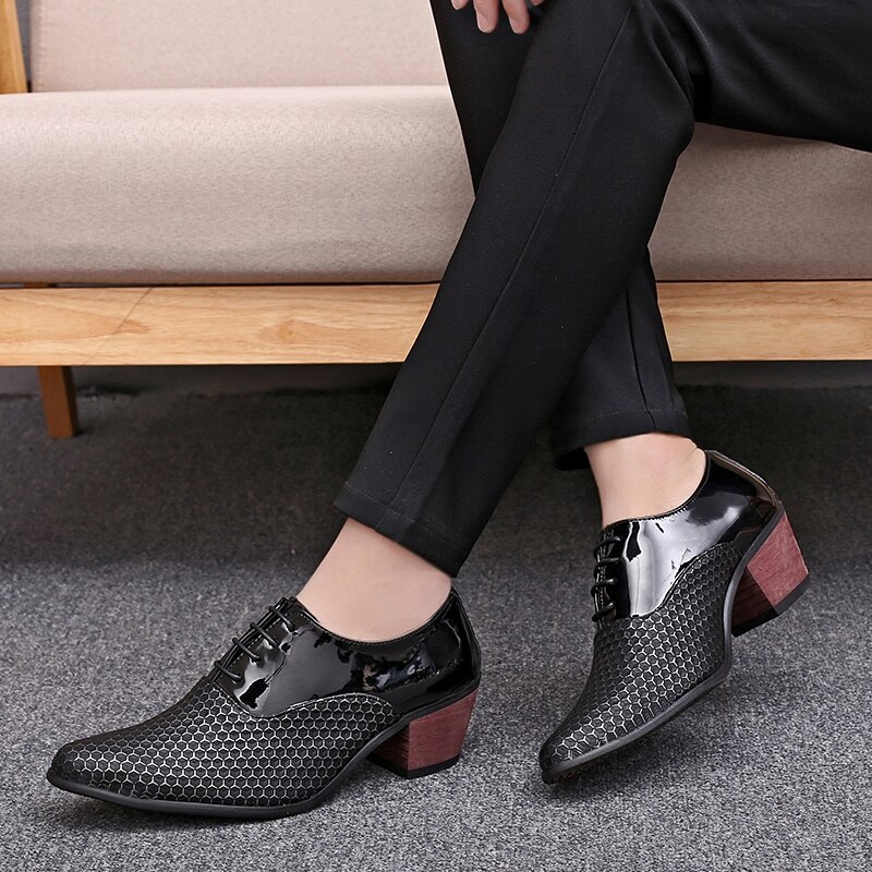 hombres blanco Formal zapatos de tacones altos Oxfords suave mocasín Homme Chaussure aumento de la altura de la vestido Barco de conducción zapatos Gommino