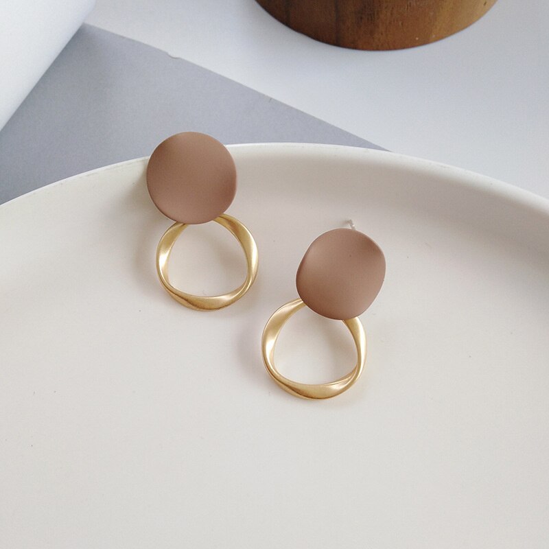 Pendientes marrones Vintage mate para mujer, aretes colgantes de Metal a la , joyería de tendencia , novedad de otoño e invierno