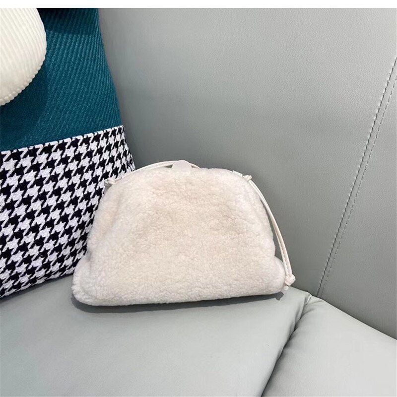 Damen-umhängetasche aus wolle, leder und #39 – herbst und winter, hochwertig, exklusiv, mit cloud-plüsch-design: Weiß