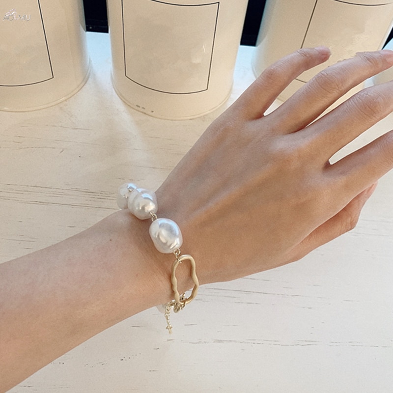 AOMU 2020 Nuovo Barocco Irregolare Imitazione Della Perla dell'oro del Metallo di Collegamento Bracciali A Catena per le Donne Del Partito Della Ragazza Dei Monili di Fascino