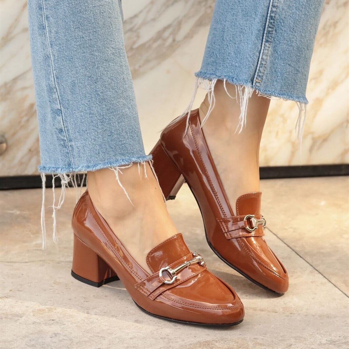 Mio Gusto Jamie noir, Tan, bordeaux couleurs 5Cm hauteur de talon décontracté chaussures de confort pour femmes , femmes chaussures , mocassin femme , chaussure femme , basket femme , basket femme