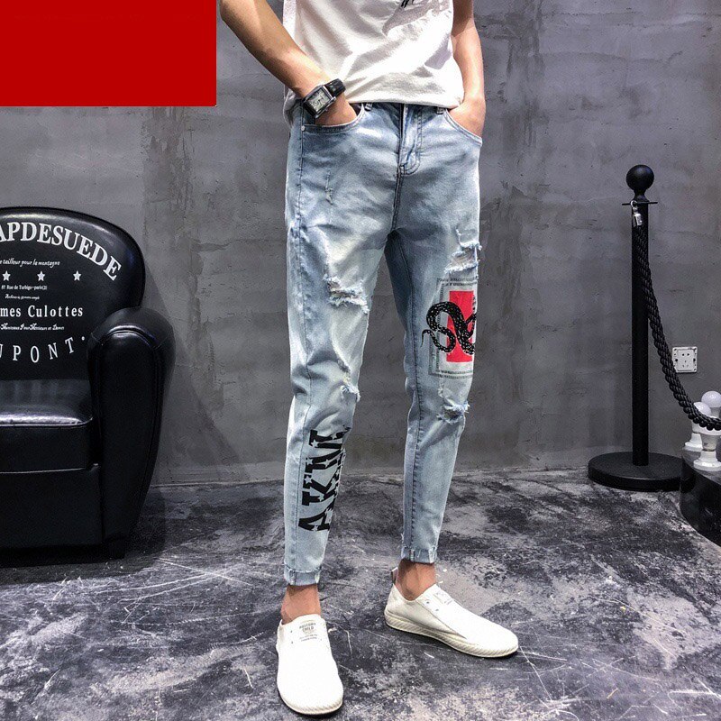 Höst slitna hål ljusblå ormtryckt hip hop street jeans herr koreanska smala tiggarfötter pennbyxor herrbyxor