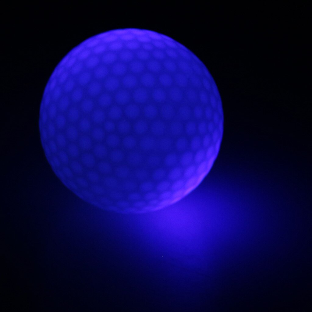 1 kpl pimeässä hohtava led-valo, virallisen kokoinen golfpallo,  - 6 väriä: Sininen