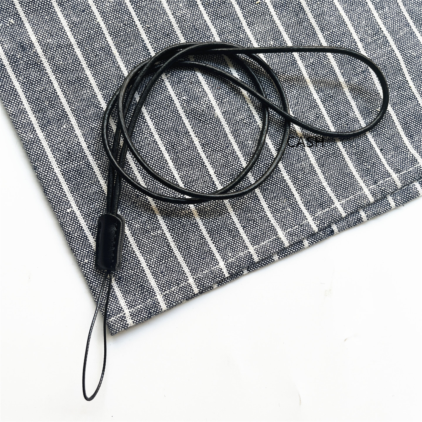Cordão de couro sintético macio anti-perdas, alça de pescoço para cartão de identificação, emblema para academia, chaves usb, suporte para celular, corda de pendurar diy: Piano Preto