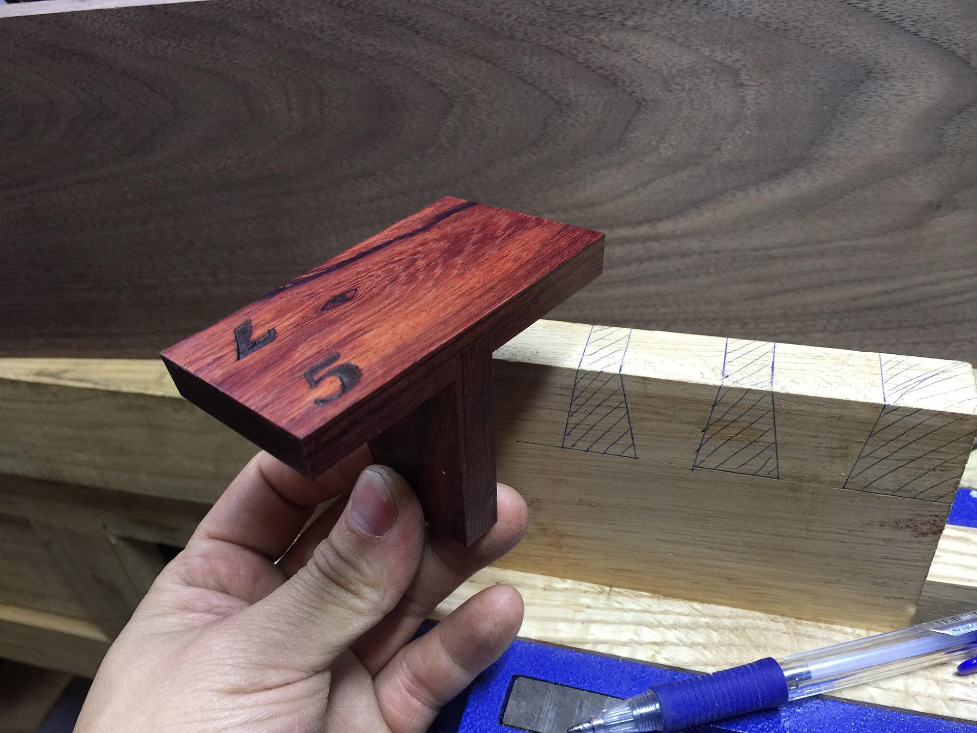 Holzbearbeitung Schwalbenschwanz Marker Japanischen Schwarz nussbaum Schwalbenschwanz Kennzeichnung Vorlage 1:5 1:8 90 Holz gemeinsam Messgerät Schwalbenschwanz führen Werkzeuge