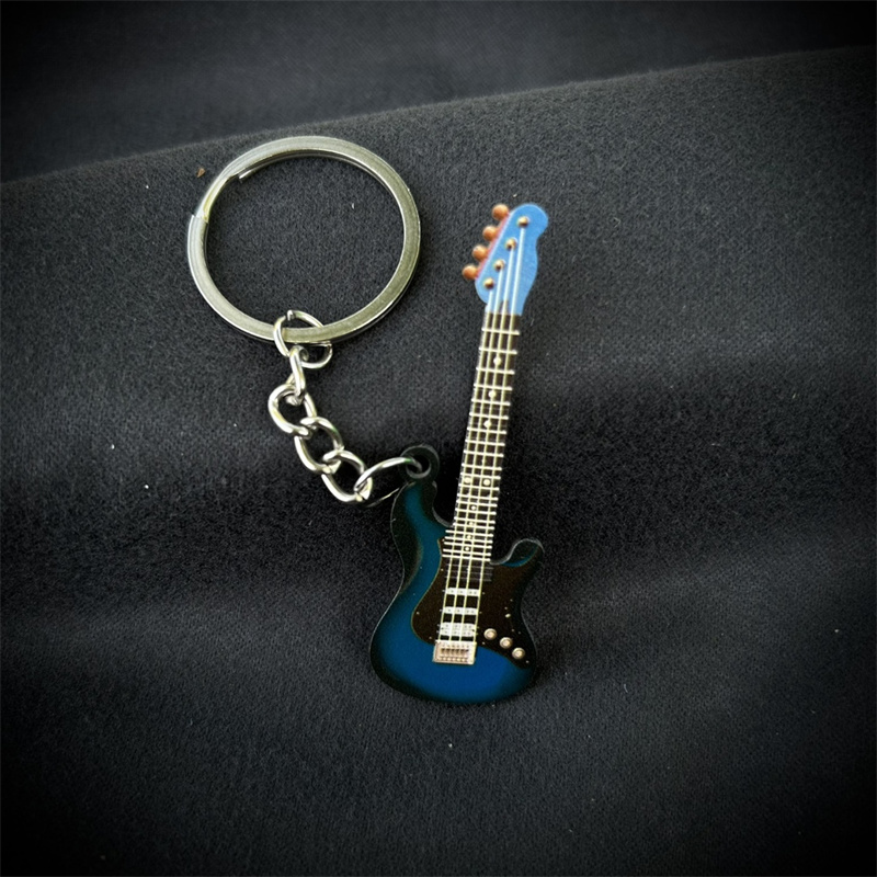 LLavero de guitarra nueva, bonito llavero de acero inoxidable con bajo para hombre y mujer, colgante para bolso, accesorios para llavero de coche, para amantes de la música 2023