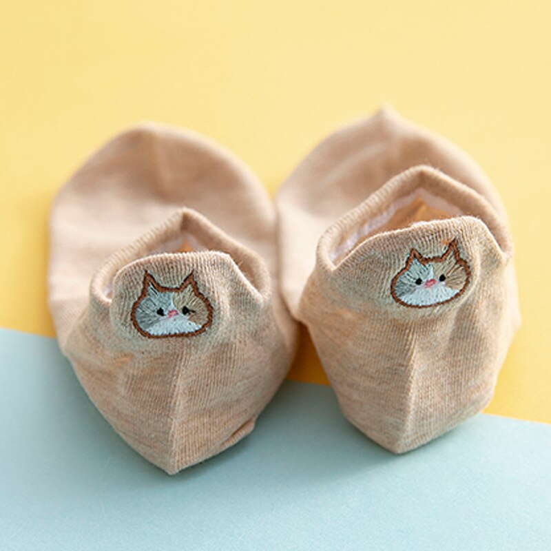 Cartoon Katze Stickerei Socken Für Frauen Baumwolle Lustige Socken Ankle Socken Boot Focks Weiblichen Kurzen Socken: light yellow